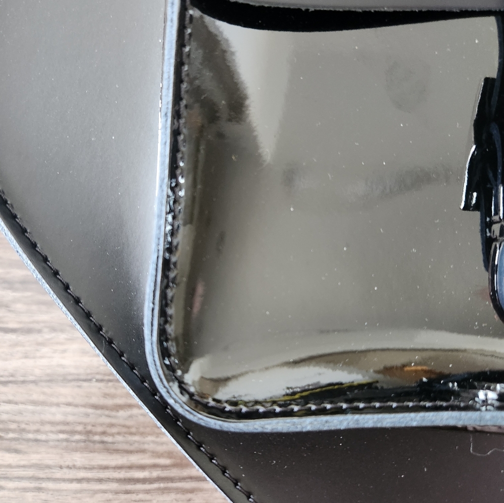 SOLD NWOT Doc Marten's Kiev Leather Heart Bag - Picture 11 of 16